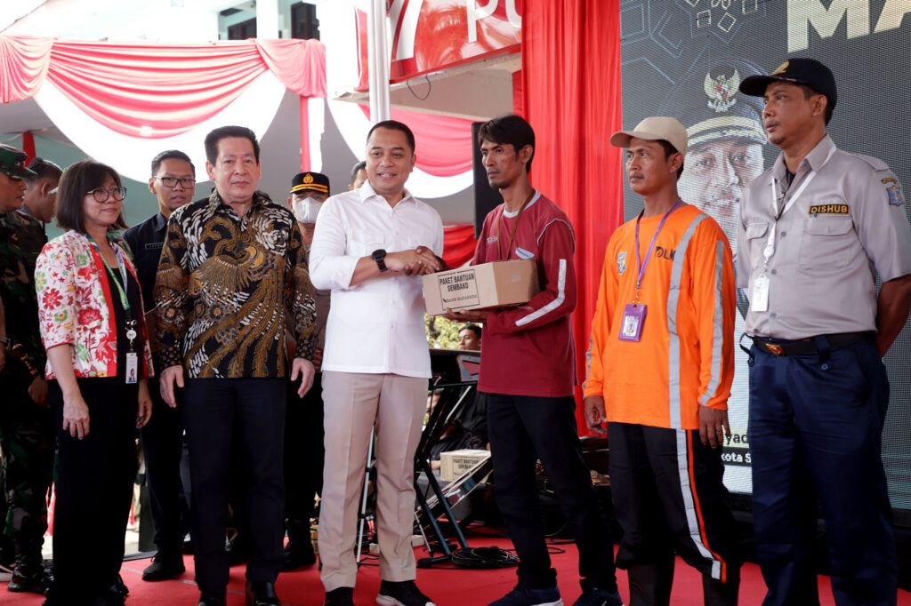 Wali Kota Eri Salurkan 12.000 Paket Sembako Ramadan dari Mayapada Group kepada Seluruh Satgas Kota Surabaya 