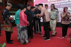 Silaturahmi dengan Beragam Suku, Wali Kota Eri: Semuanya Menjadi Kekuatan Besar dalam Bingkai Persatuan