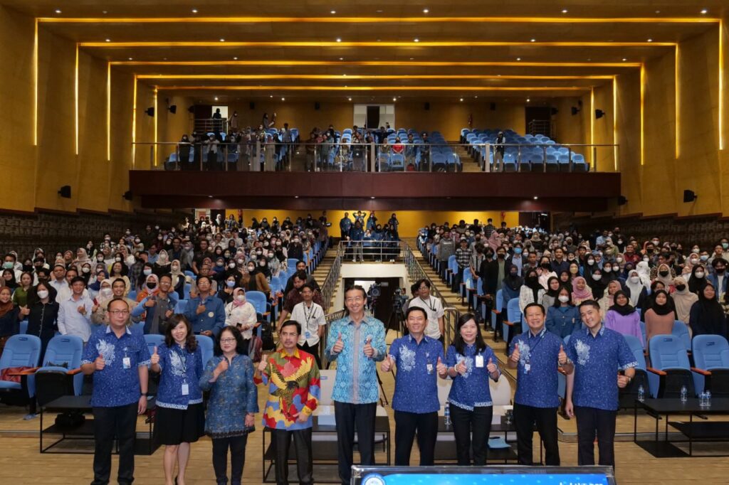 500 Mahasiswa UNAIR Ikuti Rangkaian “BCA Berbagi Ilmu”