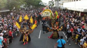 Beri Kenyamanan Warga Nonton Surabaya Vaganza, Pemkot Pasang Barikade di Sepanjang Rute Parade