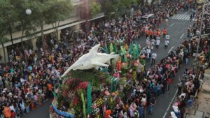 Beri Kenyamanan Warga Nonton Surabaya Vaganza, Pemkot Pasang Barikade di Sepanjang Rute Parade