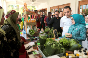 Wali Kota Eri Targetkan Hasil Urban Farming Warga Penuhi 60 Persen Kebutuhan Pangan Surabaya