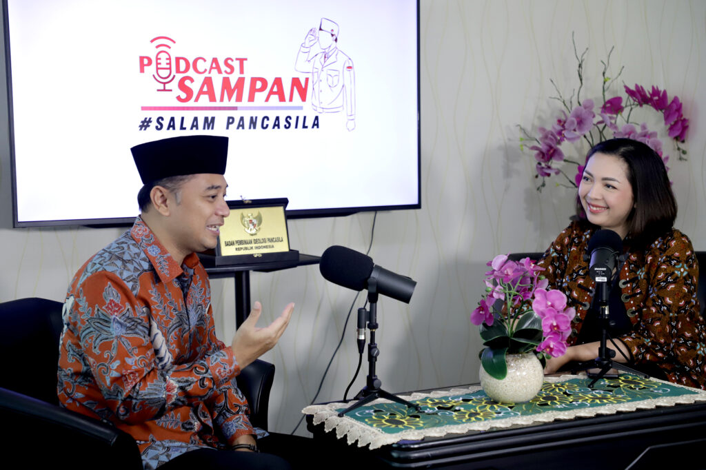 Wali Kota Eri Cahyadi Bagikan Tips Pintar Bersosial Media untuk Pemuda Surabaya