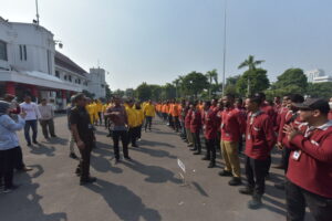 Wali Kota Eri Cahyadi Terjunkan Ratusan Satgas Jaga Kebersihan Pedestrian dan Saluran Air