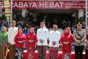 Peringati HJKS Ke-730, Wali Kota Eri Cahyadi Gaungkan Surabaya Hebat di Halaman Taman Surya