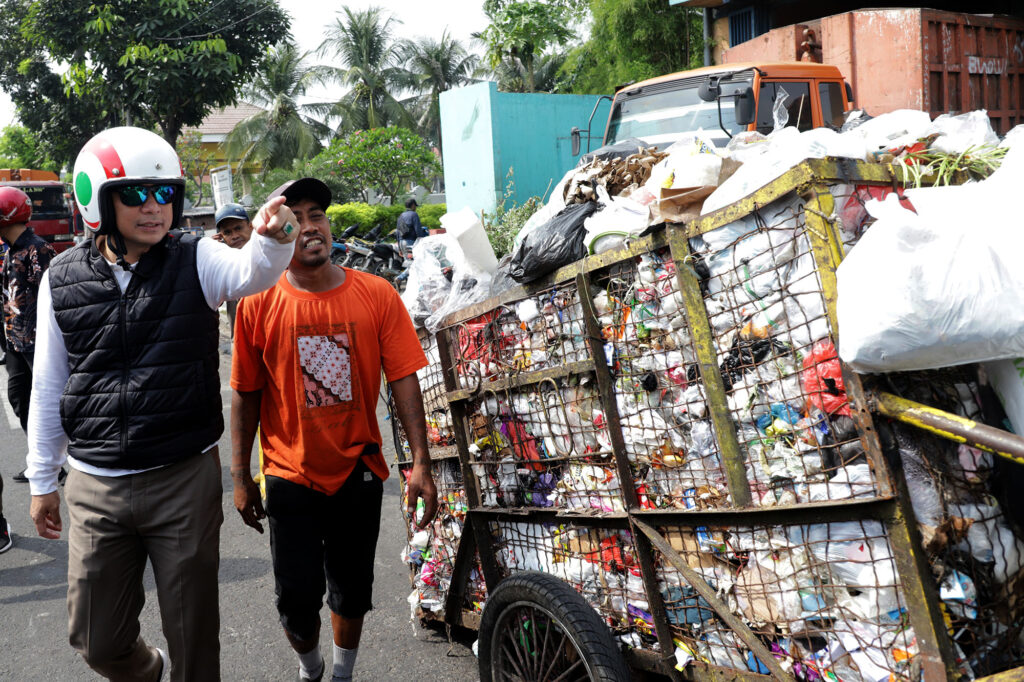 Antisipasi Penumpukan Volume Sampah di TPS, DLH Surabaya Siapkan Petugas Checklist
