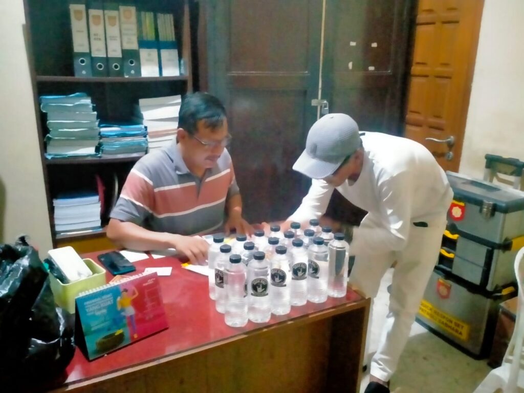 Simpan Belasan Botol Miras Ilegal, Warga Kediri Diamankan Unit Reskrim Polsek Kota Kediri