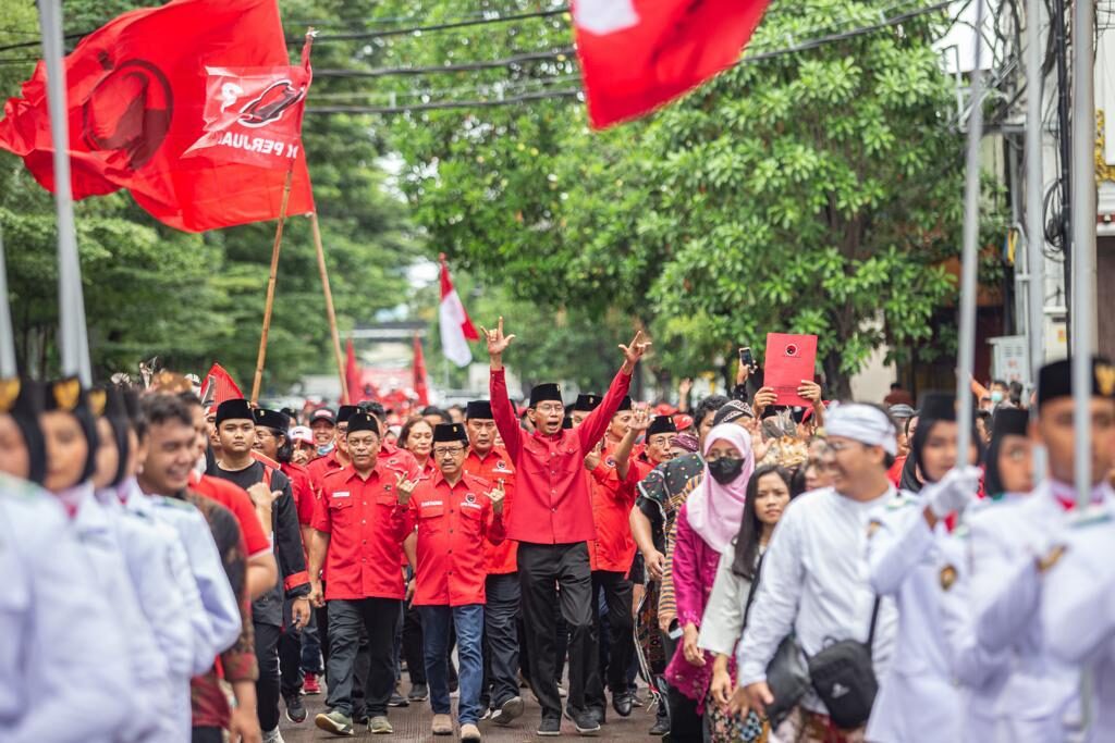 Diteken Megawati, PDIP Surabaya Long March Daftarkan Bacaleg dengan Pawai Budaya