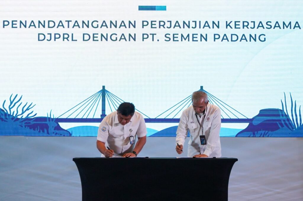PT Semen Padang – Kementerian KKP Berkolaborasi Melalui Program Nabuang Sarok