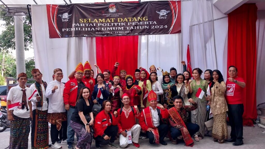 Kirab Budaya Ke Kantor KPU, PSI Kota Surabaya Resmi Daftarkan 50 Bacaleg