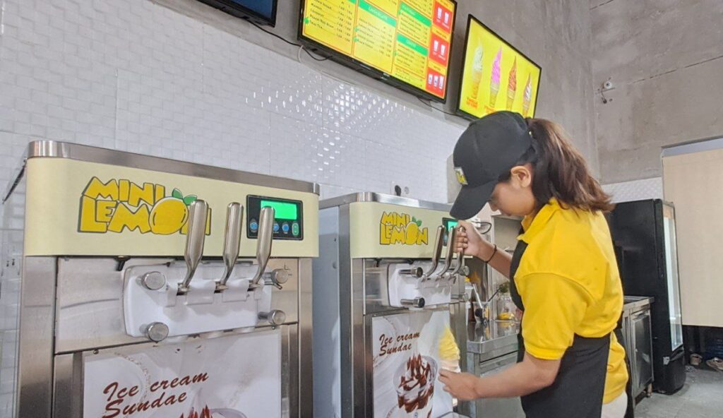 Segarnya Ice Cone Lemon, Minilemon Ice cream, Tea and Coffee Saat Cuaca Panas di Surabaya
