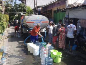 Pipa di Jalan Kertajaya Bocor, PDAM Surabaya Pasang Pipa Baru