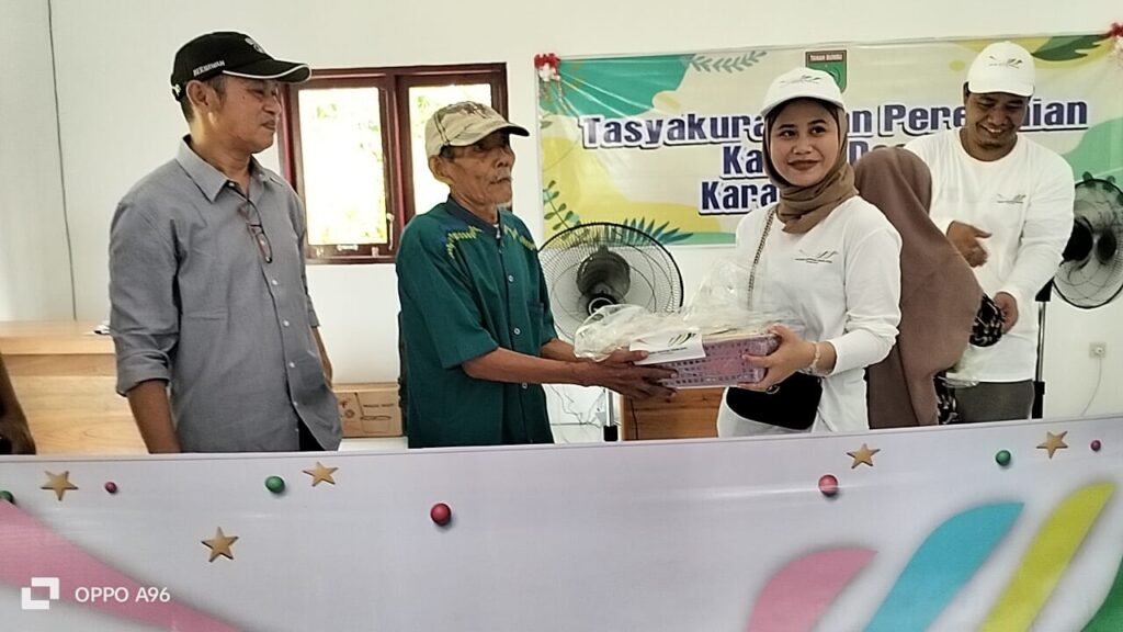 Yayasan SSG Tanbu Kembali Berbagi Paket Sembako ke Orang Tua Jompo