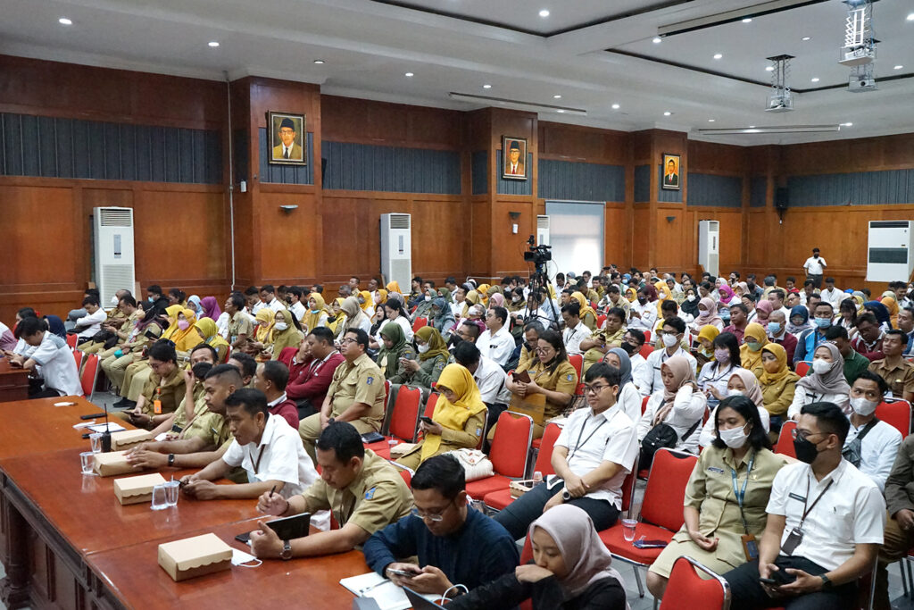 Gandeng Ombudsman dan Akademisi, Pemkot Surabaya Latih Ratusan Pengelola Aduan Masyarakat