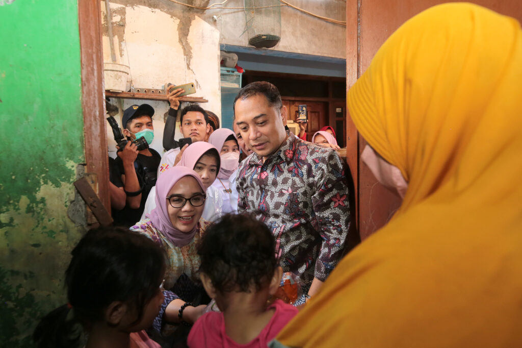 Temukan Empat Anak Surabaya Enggan Sekolah, Wali Kota Eri Datangi Rumahnya Beri Motivasi dan Bantuan