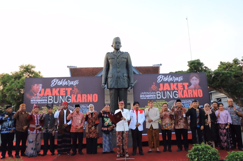 Ikut Deklarasi Jaket Bung Karno di Blitar, Wali Kota Eri Cahyadi: Kita Teruskan Api Perjuangannya  