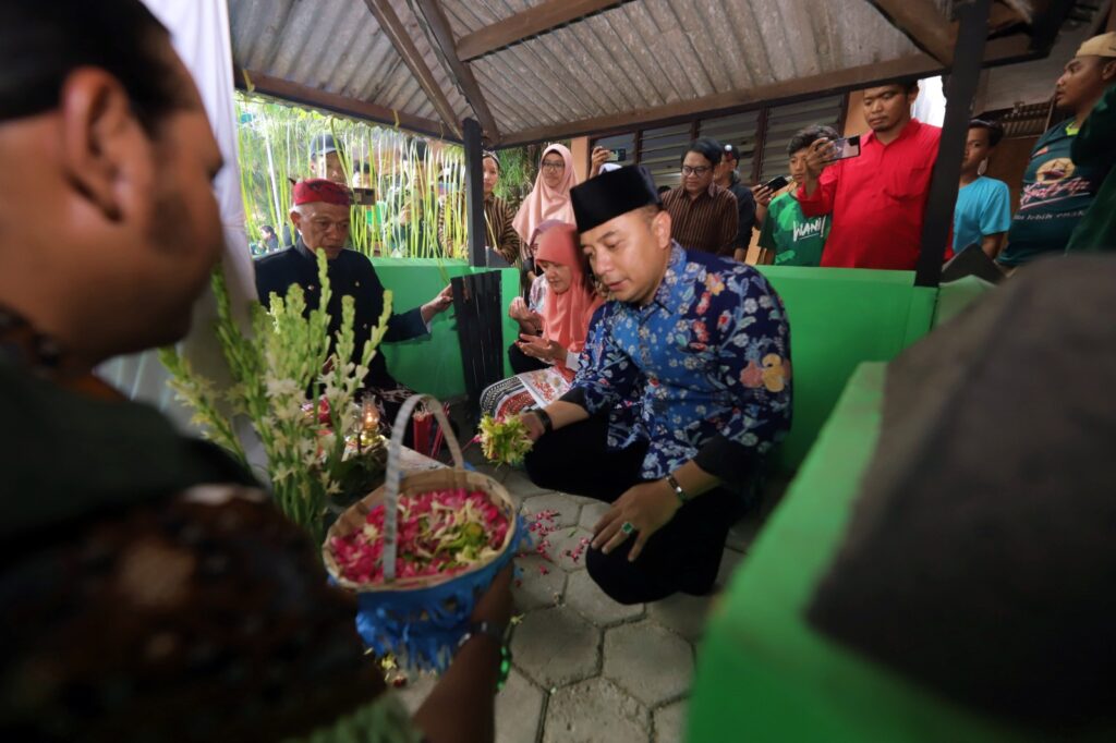 Hadir di Acara Sedekah Bumi, Wali Kota Eri Cahyadi Ajak Warga terus Lestarikan Budaya Kampung