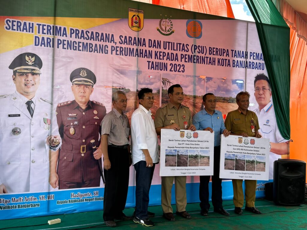 Hadir di Prosesi Serah Terima Tanah Makam, Kejari Bajarbaru: Fasilitas pendukung yang sangat dibutuhkan