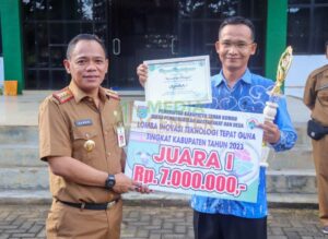 Pemkab Tanbu Serahkan Reward Pemenang Inovasi Lomba TTG Tingkat Provinsi Kalsel