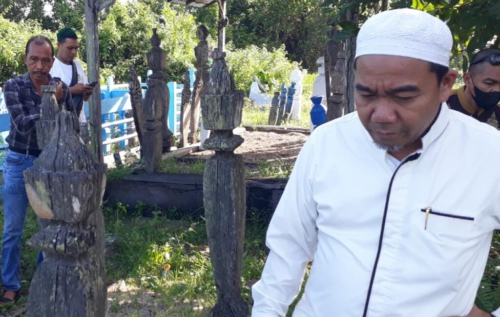 Makam Raja Pagatan Tak Terawat, Bupati Zairullah Intruksikan Pembersihan