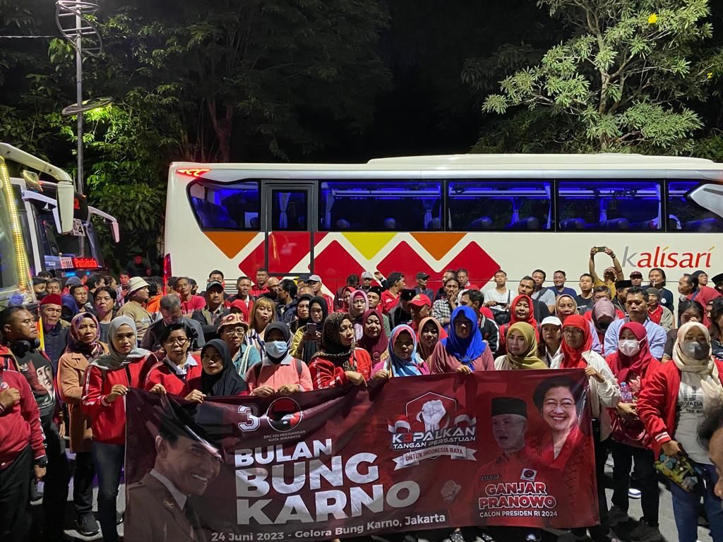 Merahkan Puncak Bulan Bung Karno di GBK, Kader PDIP Surabaya Ramai-Ramai Berangkat ke Jakarta