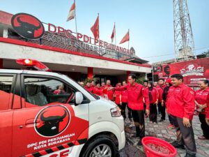 Banteng Surabaya Luncurkan Ambulan Bantuan Fraksi PDIP, Adi Sutarwijono: Terus Bergerak, Melayani Rakyat!