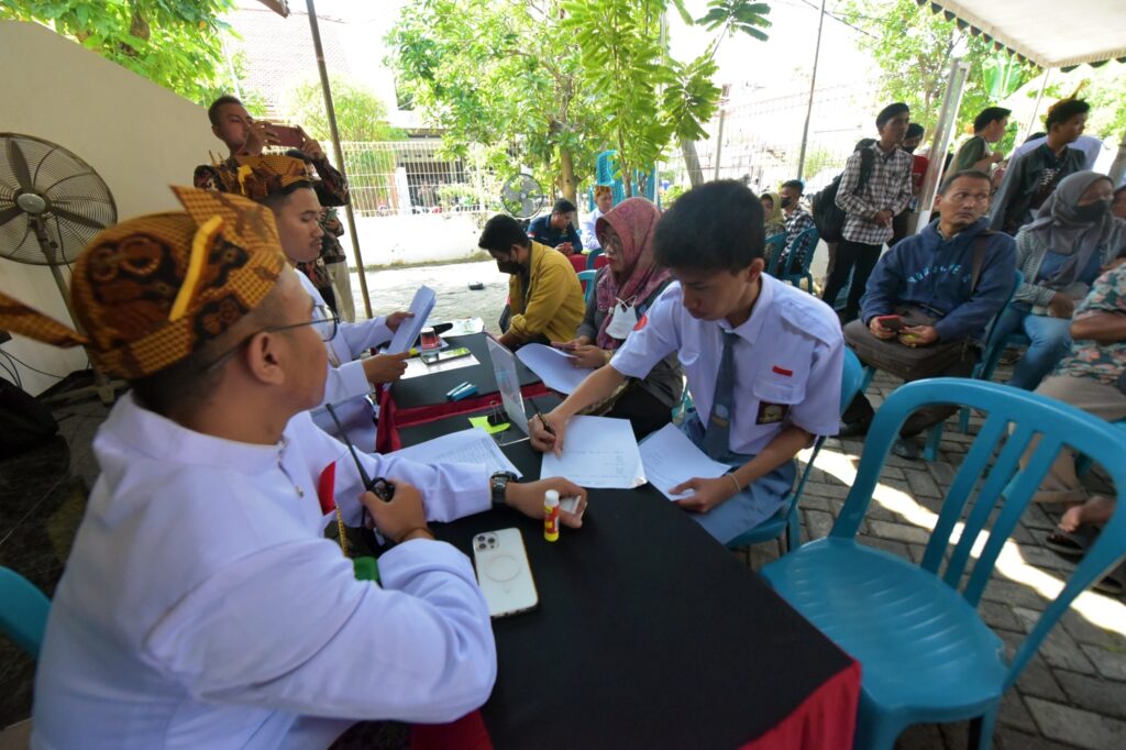 Pemkot dan Baznas Tebus 529 Ijazah Pelajar SMA/SMK Swasta se-Surabaya