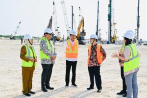Presiden Jokowi Tinjau Progres Pembangunan Smelter Freeport dan Groundbreaking Pabrik Foil Tembaga di Gresik