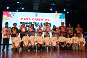 Di Momen Masa Orientasi Orang Tua Siswa, Wali Kota Eri Cahyadi: Sekolah Negeri atau Swasta Sama Saja