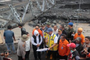 Gubernur Khofifah : Penanganan Jembatan Kaliregoyo dan Kloposawit Jadi Tanggungjawab Pemprov Jatim