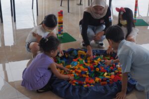 Hari Anak Nasional, Whiz Luxe Hotel Spazio Surabaya Gelar Kompetisi Mewarnai Dan Workshop Lego