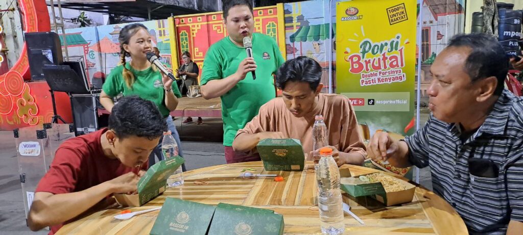 Habiskan Porsi Brutal Nasgor In Kurang dari 2 Menit, Berani?