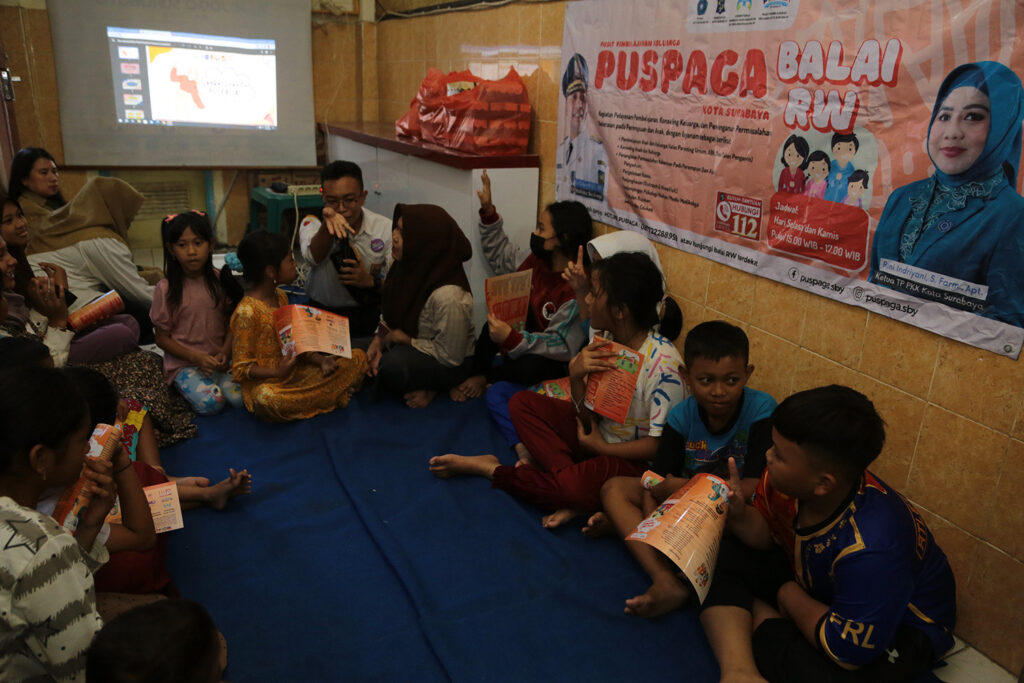 Goes to Puspaga Balai RW, Forum Anak Surabaya Sosialisasi Cegah Perundungan di Sekolah