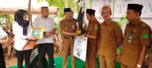 Bupati Tanbu Beri Penghargaan ‘Program Madinah Berseri” Ke Pejuang Lingkungan