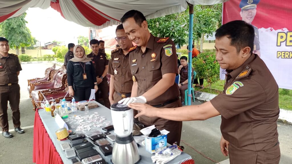 Cegah Penyalahgunaan Oknum, Kajari Tanbu Musnahkan Ratusan Barang Bukti Narkoba