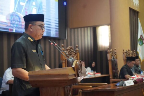 Bupati Zairullah Sampaikan KUA-PPAS APBD TA 2024 di Rapat Paripurna DPRD Tanbu