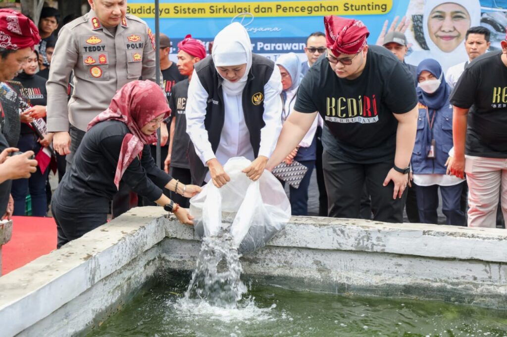 Gubernur Khofifah Dorong Peningkatan Budidaya Ikan Lele