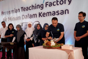 Entas Kemiskinan dan Pengangguran, Pemkot Surabaya dan ITS Dirikan Perusahaan Air Minum dalam Kemasan HE2O