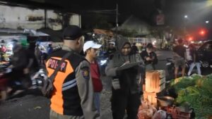 Lindungi Pedagang Pasar Keputran, Satpol PP Surabaya Tak Gentar Tertibkan PKL Pedestrian