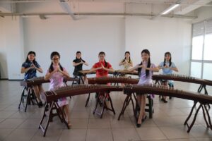 7 Mahasiswi Chinese Department PCU Sabet Juara 2 di Beijing Berkat Guzheng