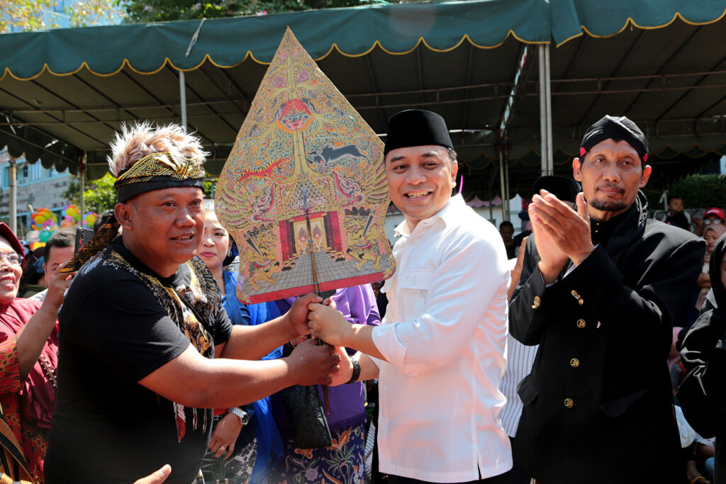 Sedekah Bumi di Kampung Ngesong, Wali Kota Eri Sebut Wadah Silaturahmi antar Warga