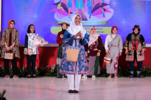 Gelar Lomba Fashion Show Antar Perangkat Daerah di SGE, Ketua Dekranasda: Kita Tunjukkan Produk UMKM Surabaya Tidak Abal-abal!