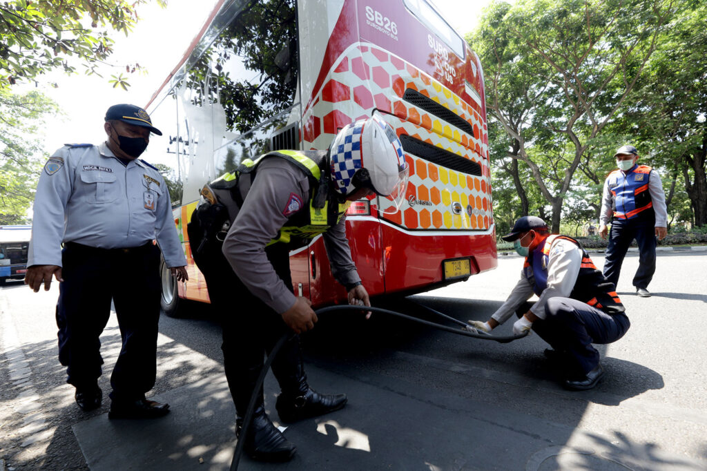 Pantau Kadar Gas Buang, Pemkot Surabaya Uji Emisi Kendaraan