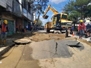 Aspal Menjulang di Jalan Pasar Kembang, PDAM Surabaya: Ada Rehabilitasi Pipa PDAM