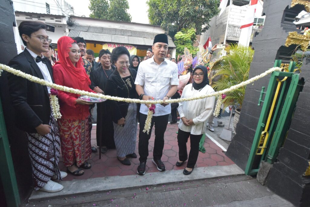 Hadir di Acara Sedekah Bumi Ngagelrejo Surabaya, Wali Kota Eri Bawa Pesan Jaga Persatuan