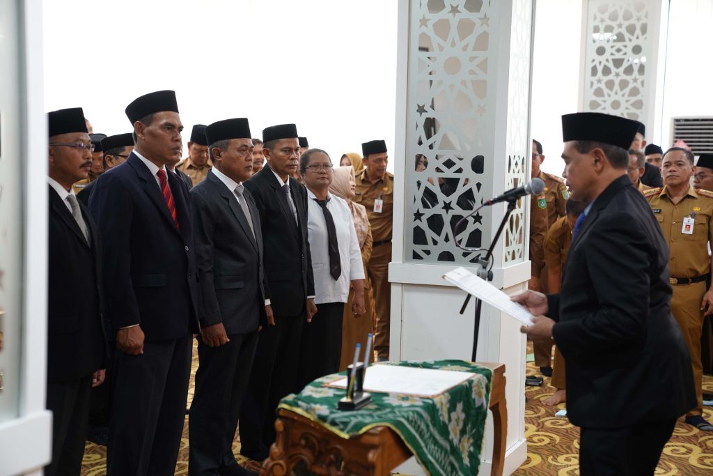 Bupati Tanbu Lantik Pengawas dan Kepala Sekolah SD/SMP