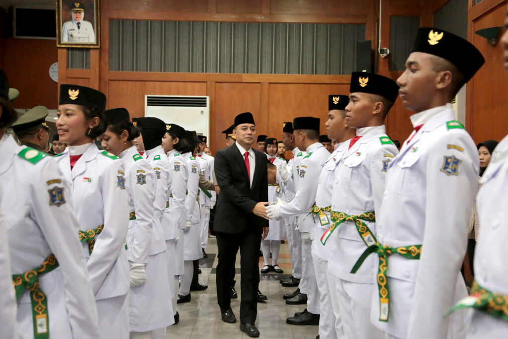 98 Paskibraka Surabaya Dikukuhkan, Siap Jalankan Mandat Upacara HUT ke-78 RI di Balai Kota