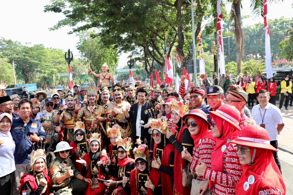 Lepas Kirab Budaya Laskar Gajah Mada, Wagub Emil Titipkan Salam Persaudaraan Dari Jatim Untuk Indonesia