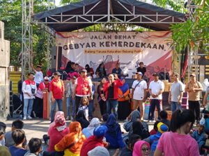 Jalan Sehat, Anas Karno Ajak Warga Masyarakat Menangkan Ganjar Pranowo dan PDIP