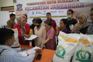 Pemkot Surabaya Mulai Salurkan Bantuan Pangan Cadangan Beras Pemerintah Tahap II 